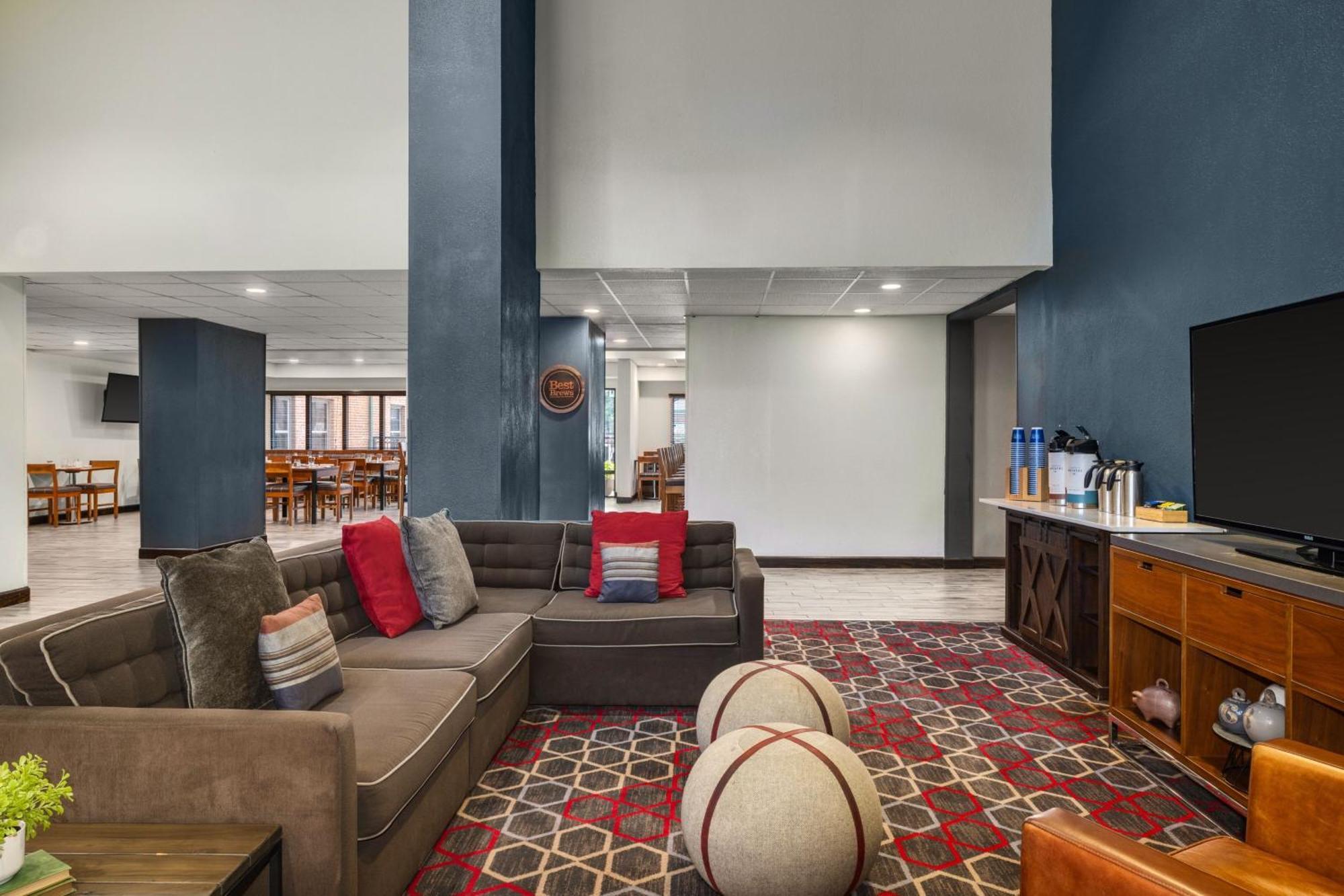 โฟร์ พอยต์ บาย เชอราตัน กรีนส์โบโร แอร์พอร์ต Hotel ภายนอก รูปภาพ