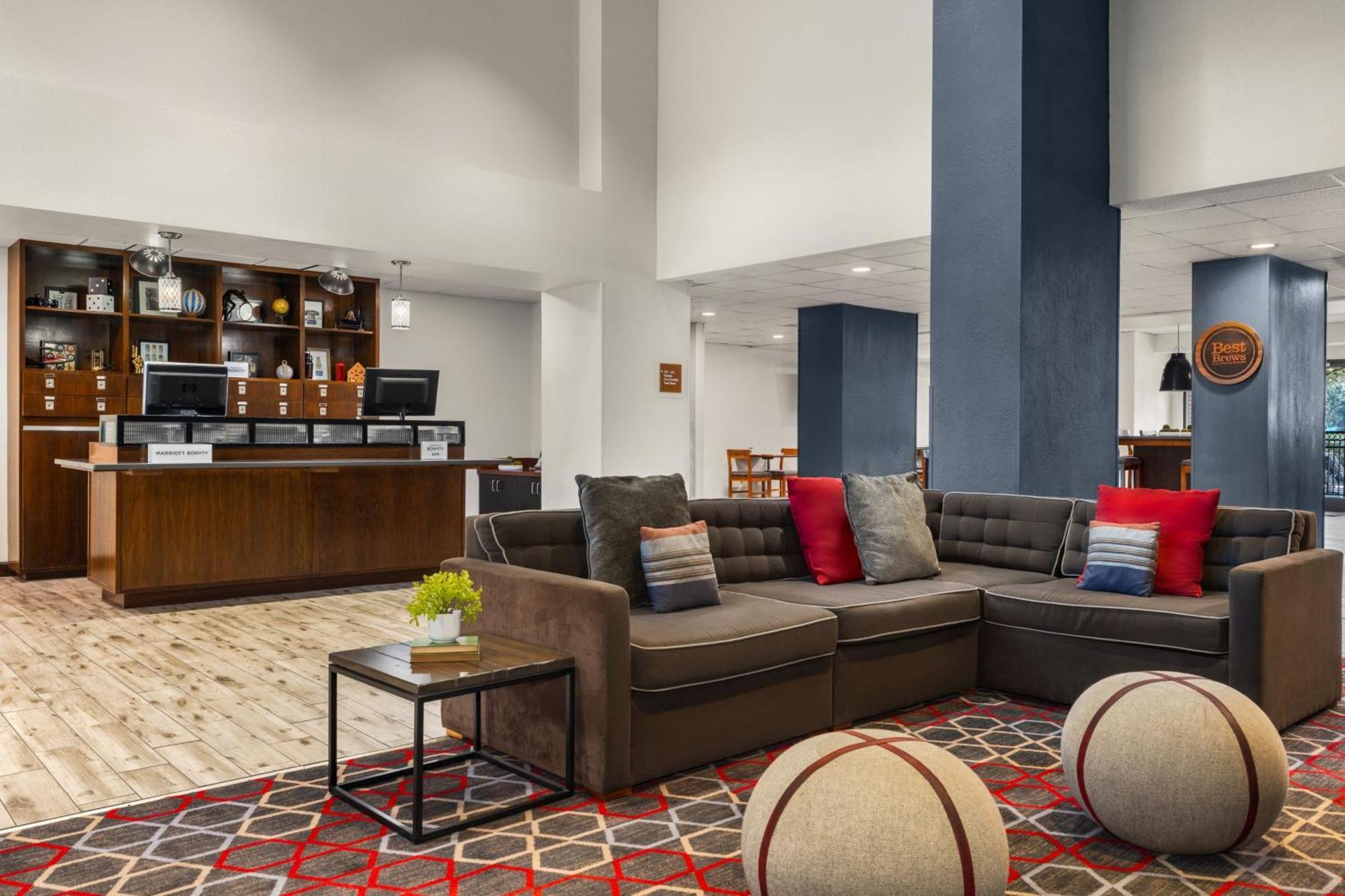 โฟร์ พอยต์ บาย เชอราตัน กรีนส์โบโร แอร์พอร์ต Hotel ภายนอก รูปภาพ