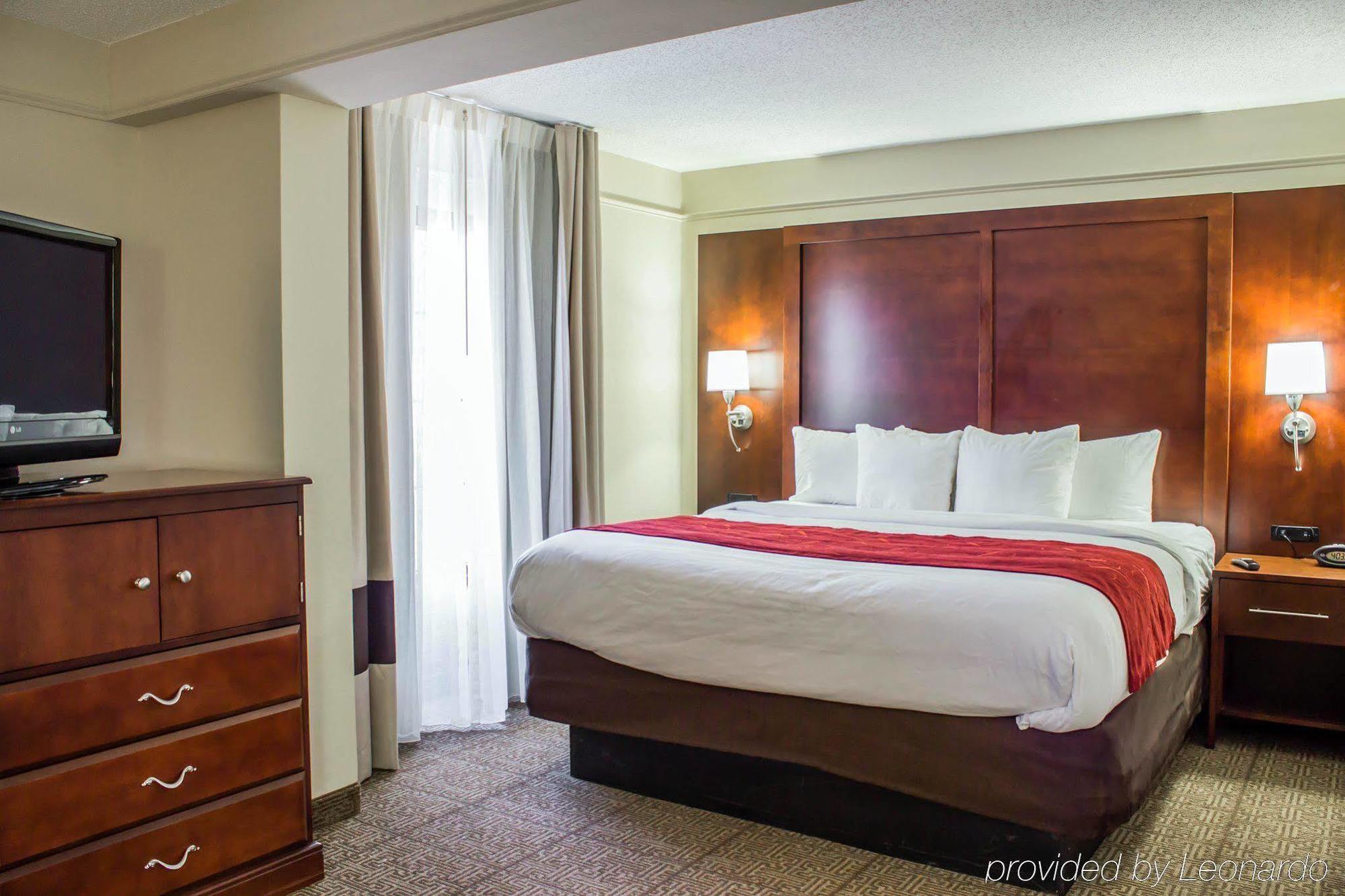โฟร์ พอยต์ บาย เชอราตัน กรีนส์โบโร แอร์พอร์ต Hotel ภายนอก รูปภาพ